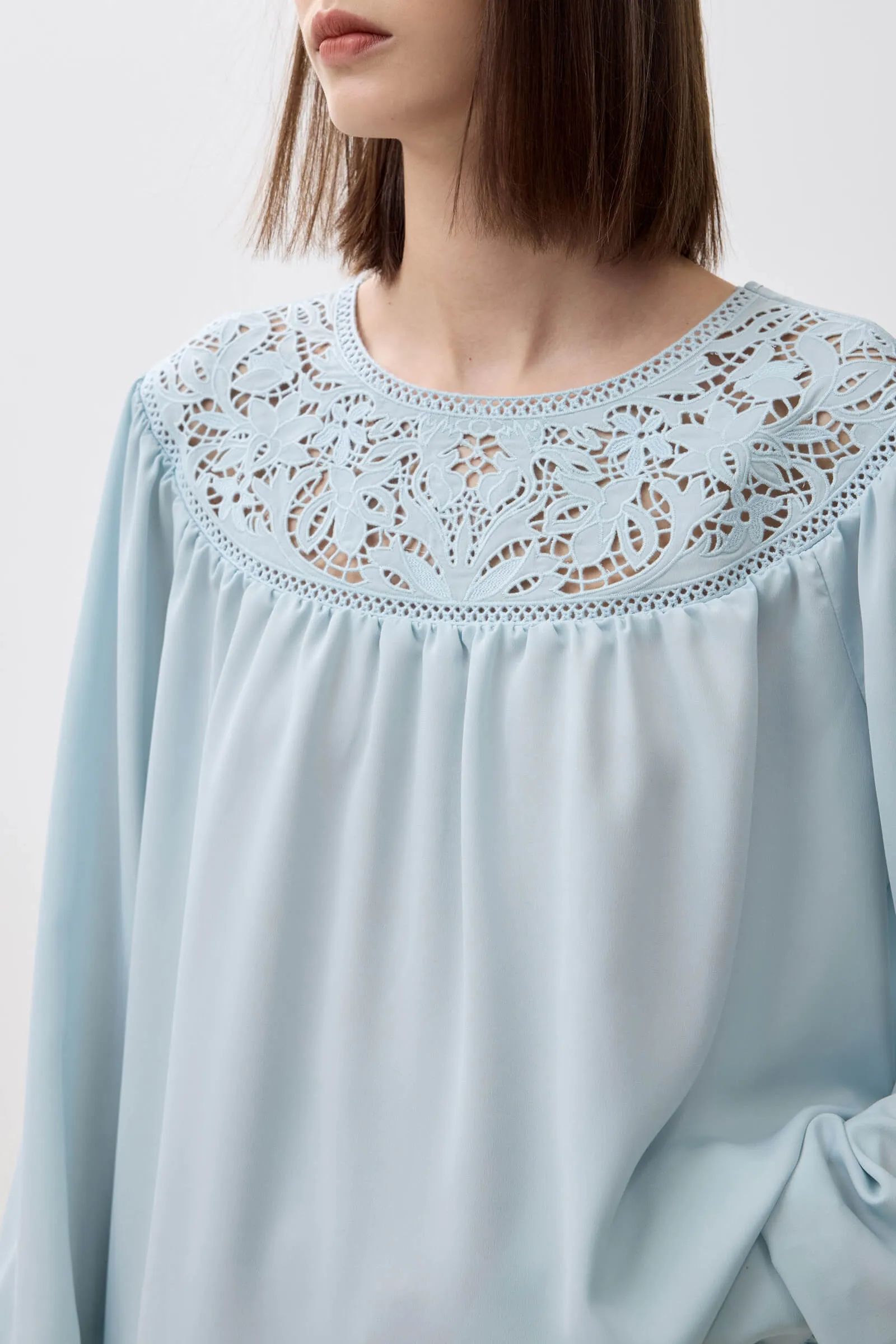 LILY Chic Lace Pullover